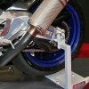 M6 Ochranné špulky do kyvky (pár) pro Aprilia RSV Mille, RSVR, Tuono, černé